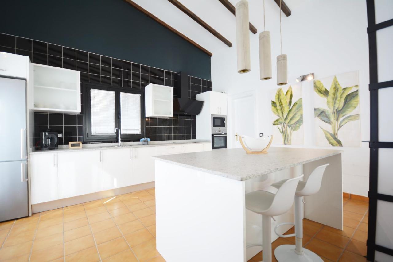 Beautiful Spacious Villa With Private Heated Pool In Lajares Εξωτερικό φωτογραφία